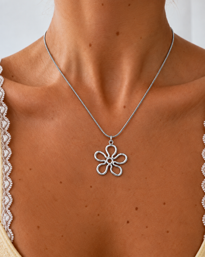 Avela Blomma Halsband – Silver
